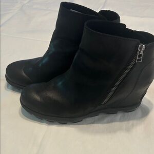 Sorel Black Ankle Booties with Zipper